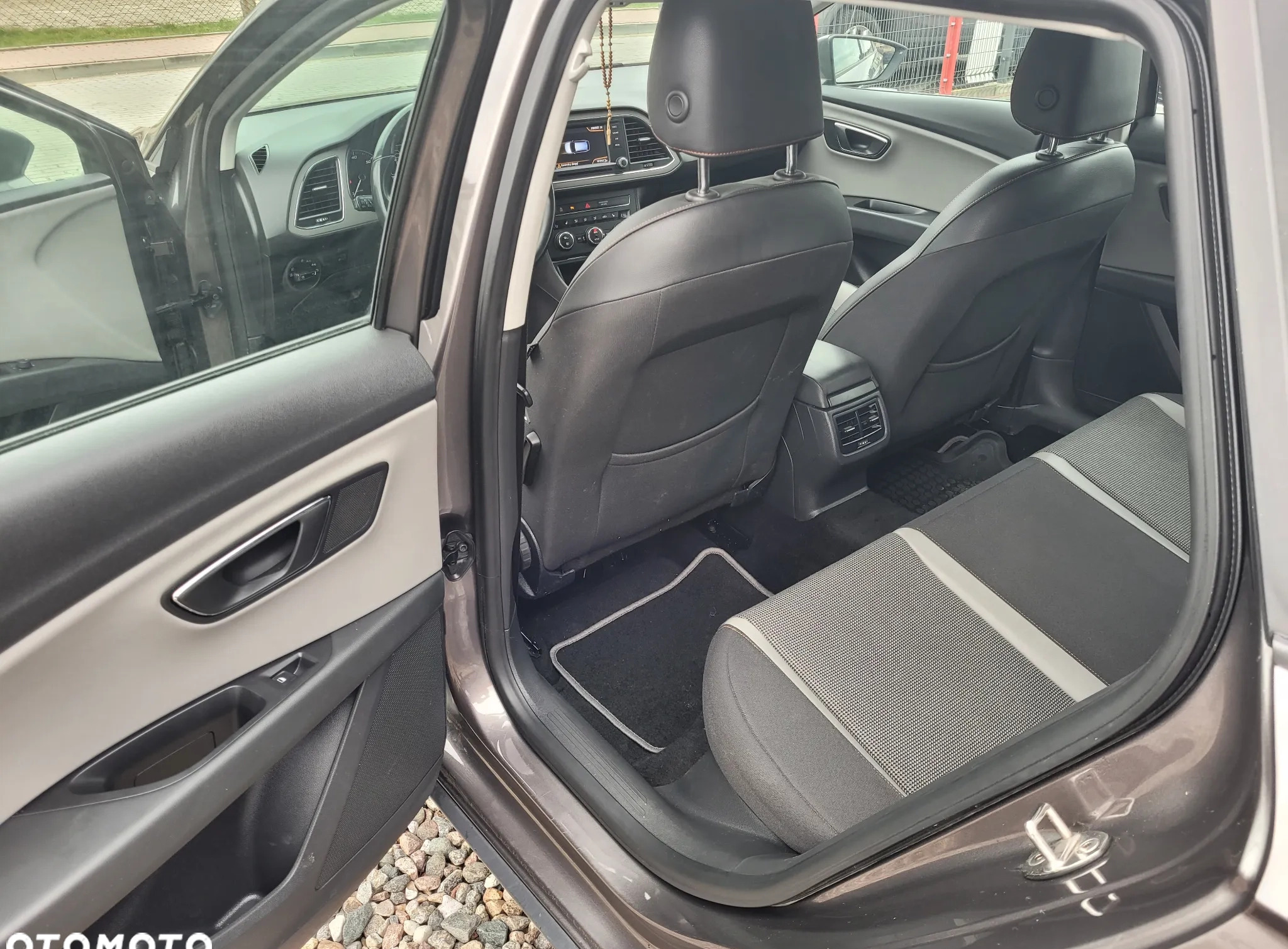 Seat Leon cena 45900 przebieg: 206700, rok produkcji 2015 z Skórcz małe 497